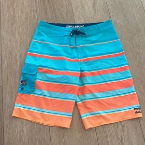 Billabong platinum all day boardshorts size 28